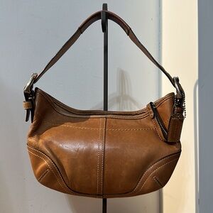 Coach Vintage Tan Shoulder Bag with Adjustable Strap and Hobo Style